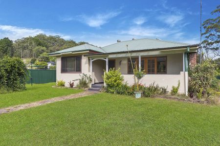 Stunning Country-Style Oversize Family Home - Photo 3