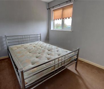 3 bedroom end of terrace house to rent - Photo 3