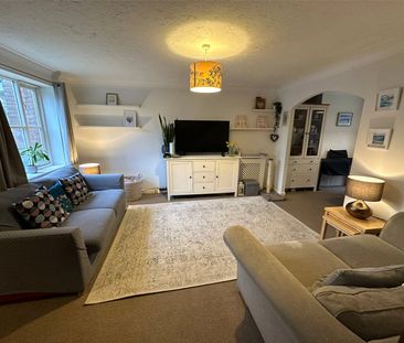 Collingwood, Farnborough, GU14 - Photo 2