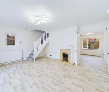 4 bedroom Semi-detached house to rent - Photo 1