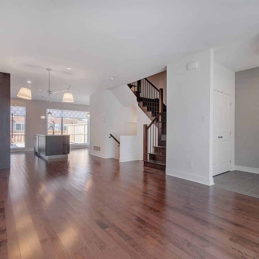 Splendid townhouse for rent in Pointe-Claire | Accès International - Photo 1