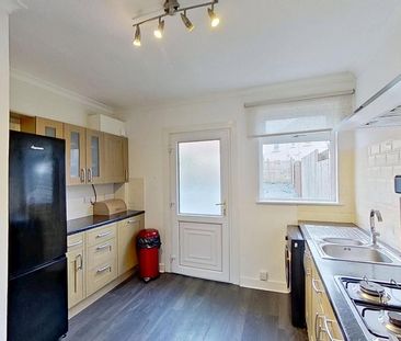 2 bedroom semi-detached house to rent - Photo 6