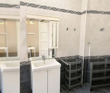 Room in a shared 7-bedroom apartment for rent in Lisbon, bills included. - Photo 2