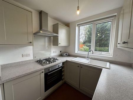3 bedroom semi-detached bungalow to rent - Photo 5