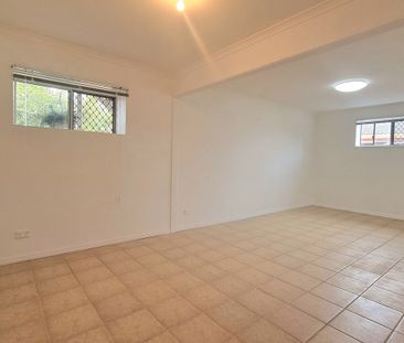 Downstairs Studio apartment in Alexandra Hills - INCLUDES UTILITIES - Photo 1
