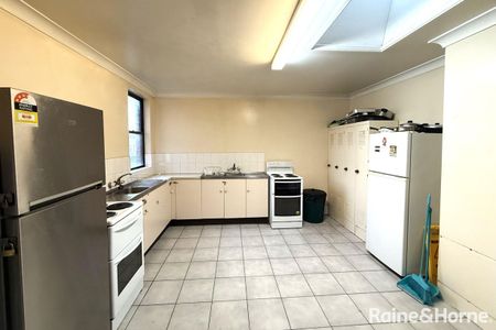 Male/Men Only Boarding House Accommodation - Photo 3