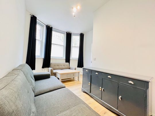 2 Bed Flat, Rosslyn House, SW2 - Photo 1