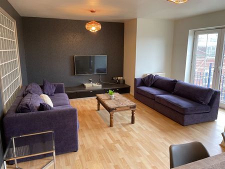 2 Bed Penthouse, Upper Headingley, LS16 - Photo 2