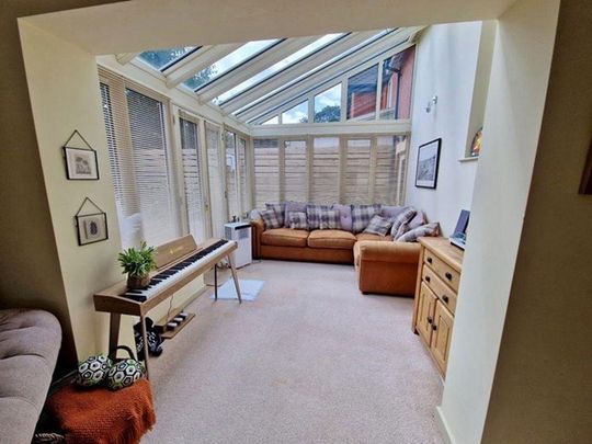 4 bedroom detached house to rent - Photo 1