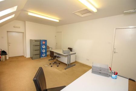 Property to rent - Photo 4