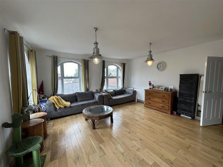 2 bedroom flat to rent - Photo 2