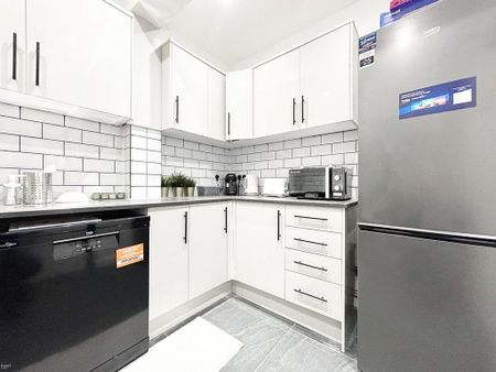 1 bedroom in a house share to rent - Photo 3