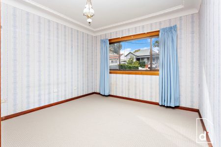 Charming Three Bedroom Home In Central Location - Photo 3