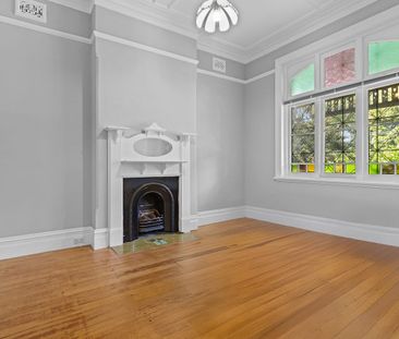 Charming Semi-Detached Home Opposite Marrickville Park - Photo 5