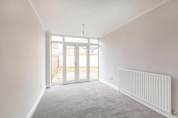 3 Bed Semi-Detached House, Clifton Crescent, S9 - Photo 1