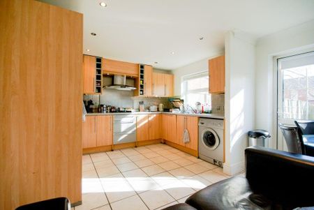 4 bedroom property to rent - Photo 5