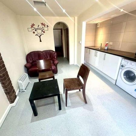 Sutton Road, Hounslow, TW5 - Photo 3