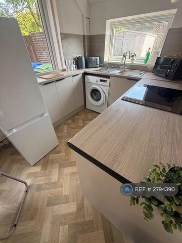 3 bedroom semi-detached house to rent - Photo 2