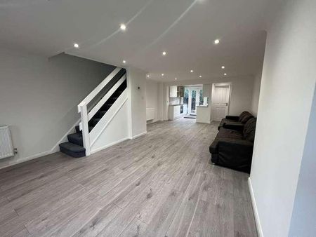 Sutton Hall Road, Hounslow, TW5 - Photo 3