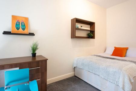 1 bedroom in a house share to rent - Photo 2