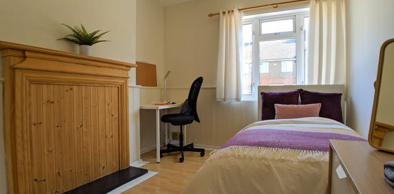 3 Bed Semi-Detached House, Freeburn Causeway, CV4 - Photo 2