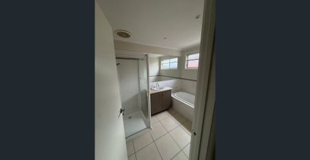 Modern 3-Bedroom Family Home with Double Garage - Photo 2