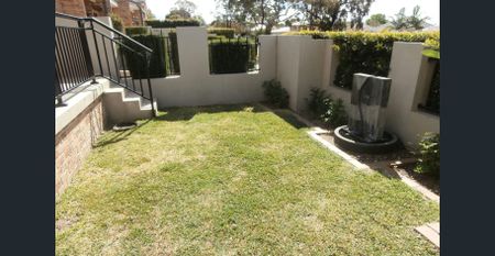 Modern & Spacious - Photo 3