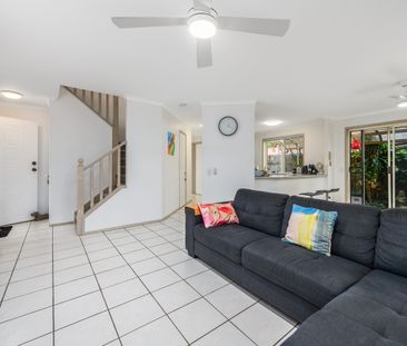 2/36-38 Broad Street, Labrador - Photo 1