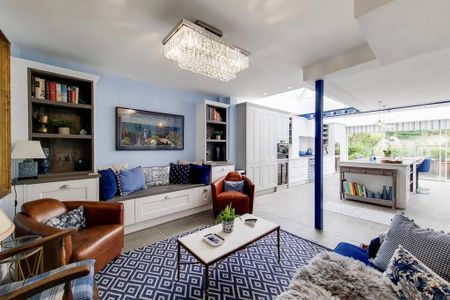 4 bedroom semi-detached house to rent - Photo 2