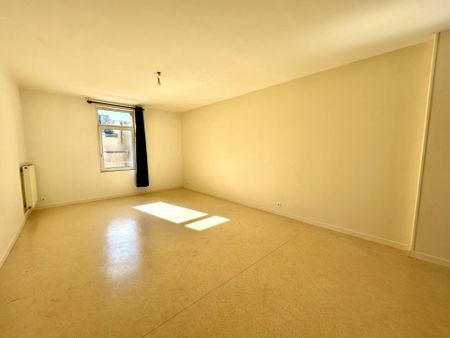 Location Appartement 4 pièces 103 m2 à Saint-Quentin - Photo 4