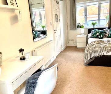 Windrush Court Room 6 - Photo 6