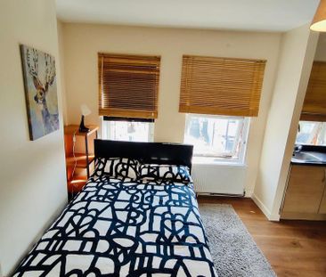 Studio to rent - Photo 1