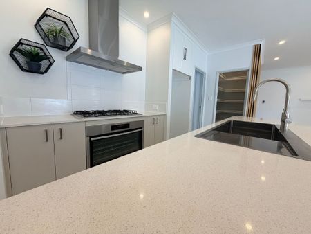 Premium Family Home with Pool, Double Garage and Entertainer's Alfresco - Photo 4