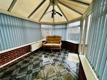 3 bedroom semi-detached house to rent - Photo 2