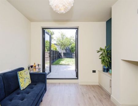 2 Bedroom Terraced To Let - Photo 2