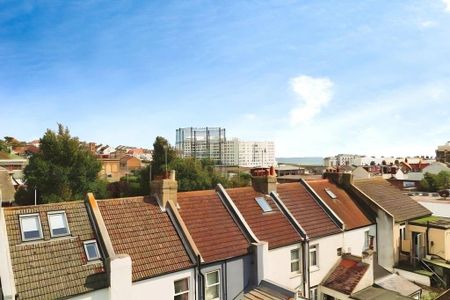 3 bedroom flat to rent - Photo 3