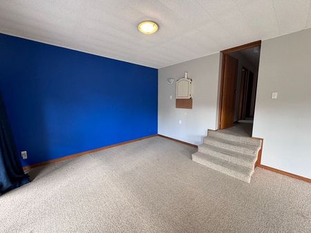 Tidy 4 bedroom in quiet cul de sac - Photo 4