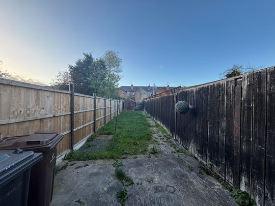 Hall Street - Photo 1