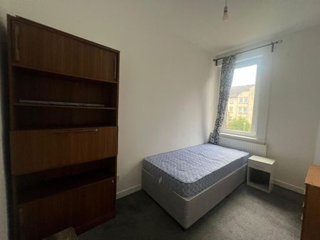 3 bedroom flat to rent - Photo 3
