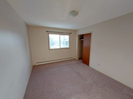 Beautiful Second Floor Unit! - Photo 5