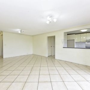 Spacious two bedroom apartment | Tranquil position - Photo 2