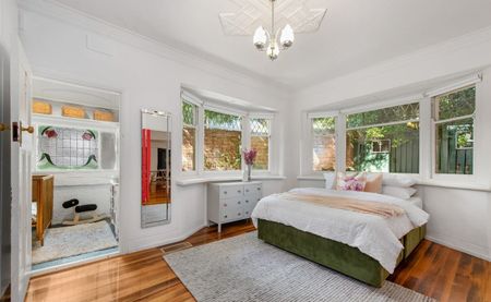 Darling, it's Darling Street. - Photo 2