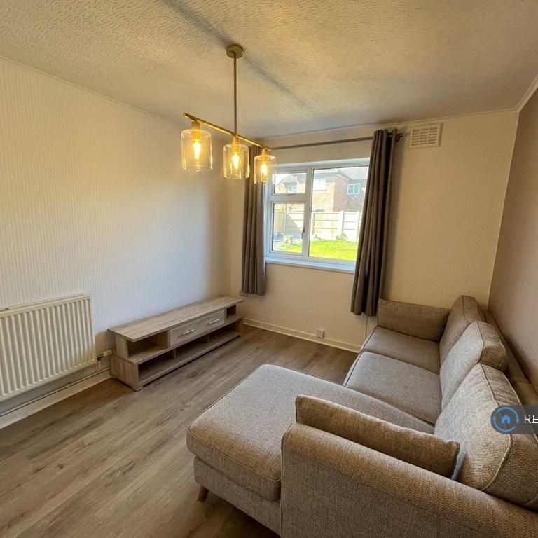 3 bedroom semi-detached house to rent - Photo 1