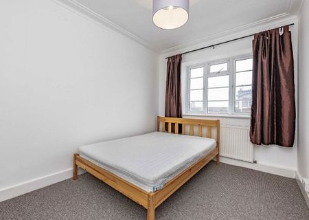 Streatham High Road, SW16 1DN, London - Photo 3