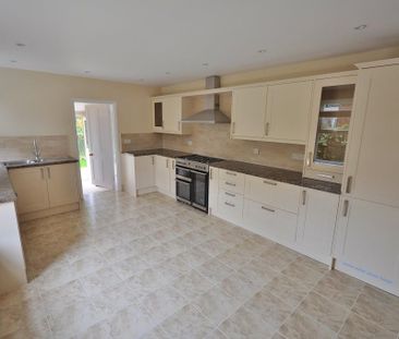 3 bedroom semi-detached house to rent - Photo 3