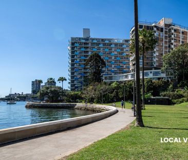 Spacious character studio with stunning communal rooftop - Photo 5