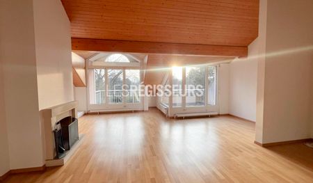 Appartement mansardé de 5 pièces avec balcon au dernier étage - Photo 2