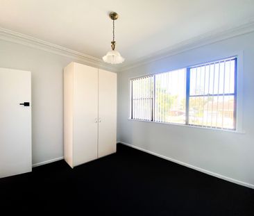 Cozy 3-Bedroom Home Near Rutherford Shopping Centre - Photo 1