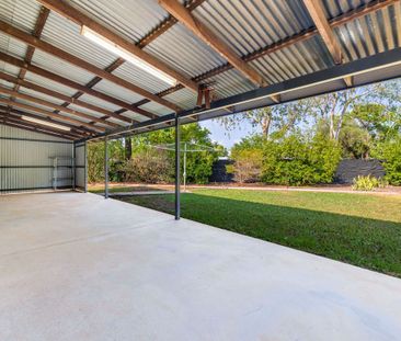 FAMILY LIVING WITH LARGE YARD - Photo 4