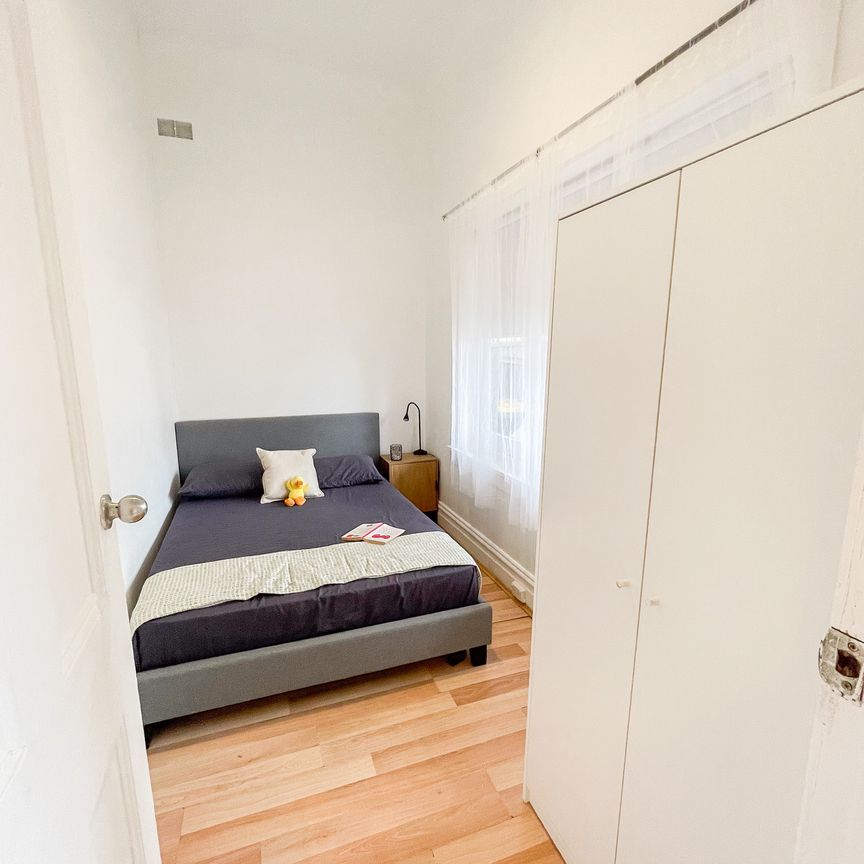 FANTASTIC FIVE BEDROOM HOUSE - Photo 1